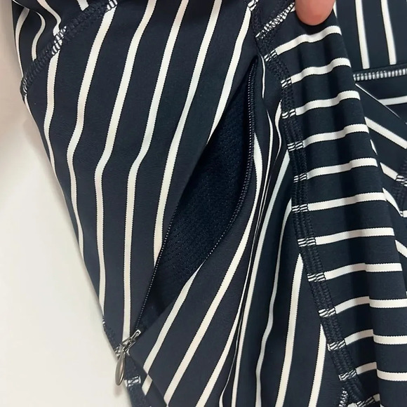 Athleta Women’s Stripe Contender 7/8 Tight In Powerlift Blue and white Capri XS - Picture 8 of 10